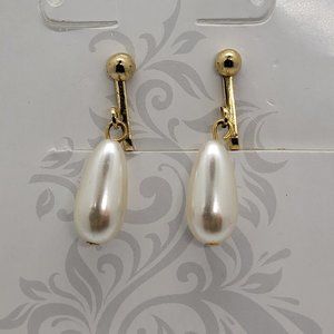Earrings Gold/White Pearl teardrop Clip on E_OT0017.